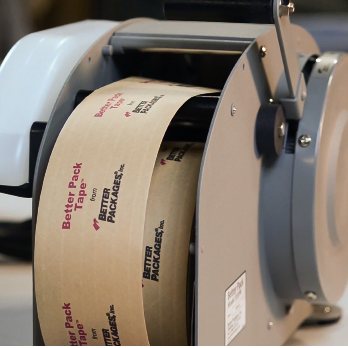 Výmena papierovej lepiacej pásky v zásobníku