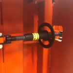 Bezpečný uzamykací systém dverí